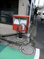 建物前にポストあり