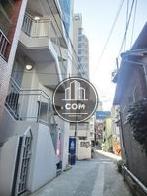 背面通り奥からの眺め