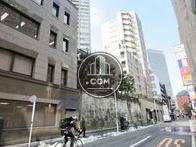 駅方面は高層ビルが建ち並んでおります