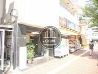 １階部分には店舗が入居中