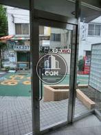 正面入口の扉です