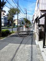 建物前歩道は広いです
