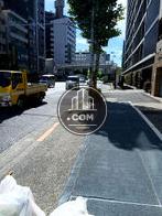 建物前の歩道