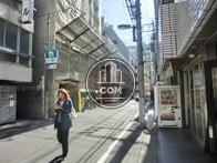 人通りの少ない立地に建ちます