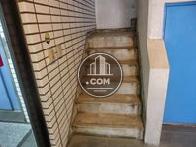 コンクリート打ちっぱなしの階段です