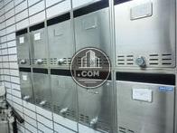 エントランスホール内に集合ポストがあります