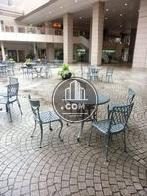 チェアが点在します