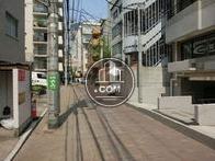 大学生の方々が通学路として利用されています