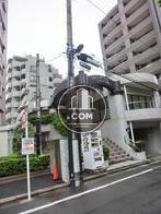 落ち着いた色合いの外観