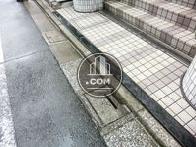 段差がありここから先は階段です