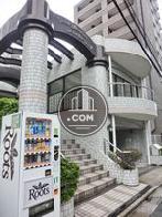 高級感漂う入口の外観