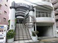 豪華な印象を受ける正面入口