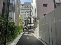 正面玄関側路地