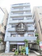 幅広いバルコニーを設置