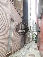 隣接する路地奥からの見え方