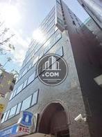 歩道から見上げた様子