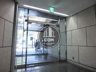 ガラス張り正面口