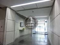 白い石目で構成されています