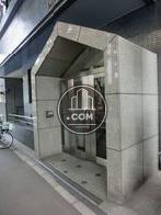 上部の三角形が特徴的です