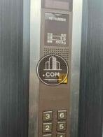 エレベーター9名乗り