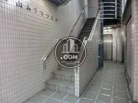 石造りのエントランスです