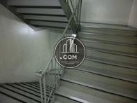 幅広な階段空間