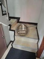 内階段の上り口前