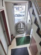 比較的コンパクトなエントランス内