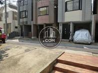 周辺は閑静な住宅街です