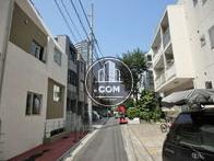 この先右手に当物件がございます