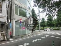 小田急線線路側から撮影