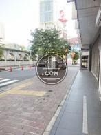 玄関前の幅広い歩道です