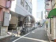 背面通り奥からのアングルです