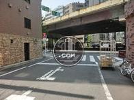 大通りから少し入りますと当物件があります