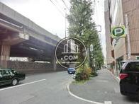 首都高速が通っています