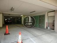 入口横に駐車場があります