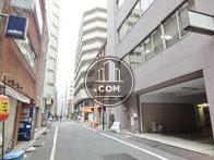 背面通り奥からの景観