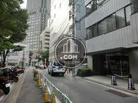南側正面玄関前の道路です