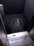 エレベーター内部