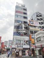 多くの店舗が建ち並ぶエリア