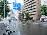 広々とした主要大通りです