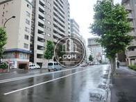 正面は外苑東通りとなっています
