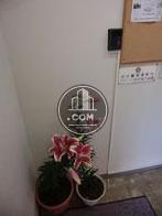 入ってすぐの場所に花が飾られています