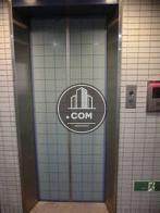ビルの外観によく似たエレベーターです