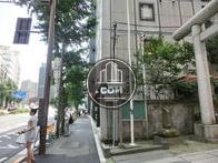 木々が立ち並ぶ綺麗な通り