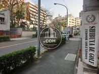 物件入口から見た周辺です