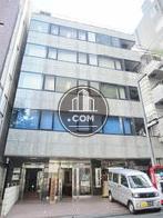 重厚な印象を受ける建物です
