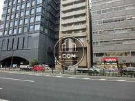 新宿通り沿いにございます
