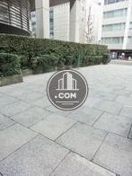 歩道との間にある広い空間