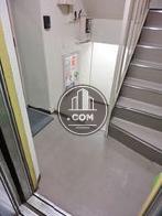 エレベーター内から見たエントランス方向